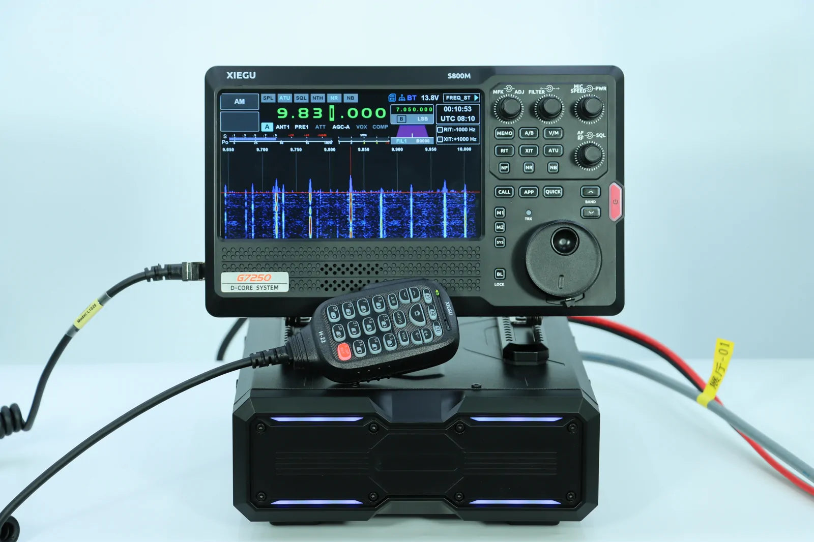 Xiegu G7250 controller mounted above the RF unit with hand microphone