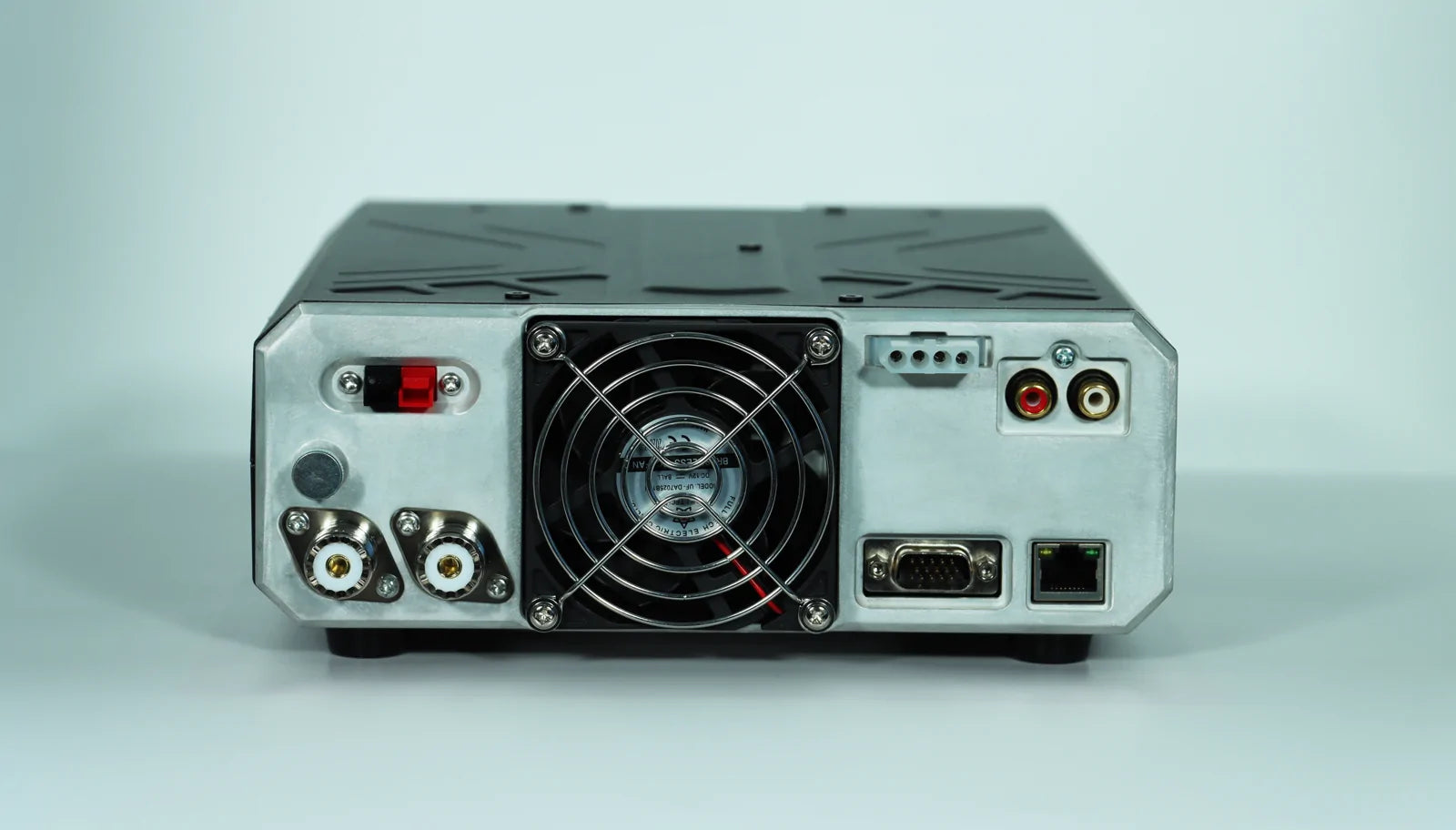 Rear panel connections and cooling fan on the G7250 RF unit