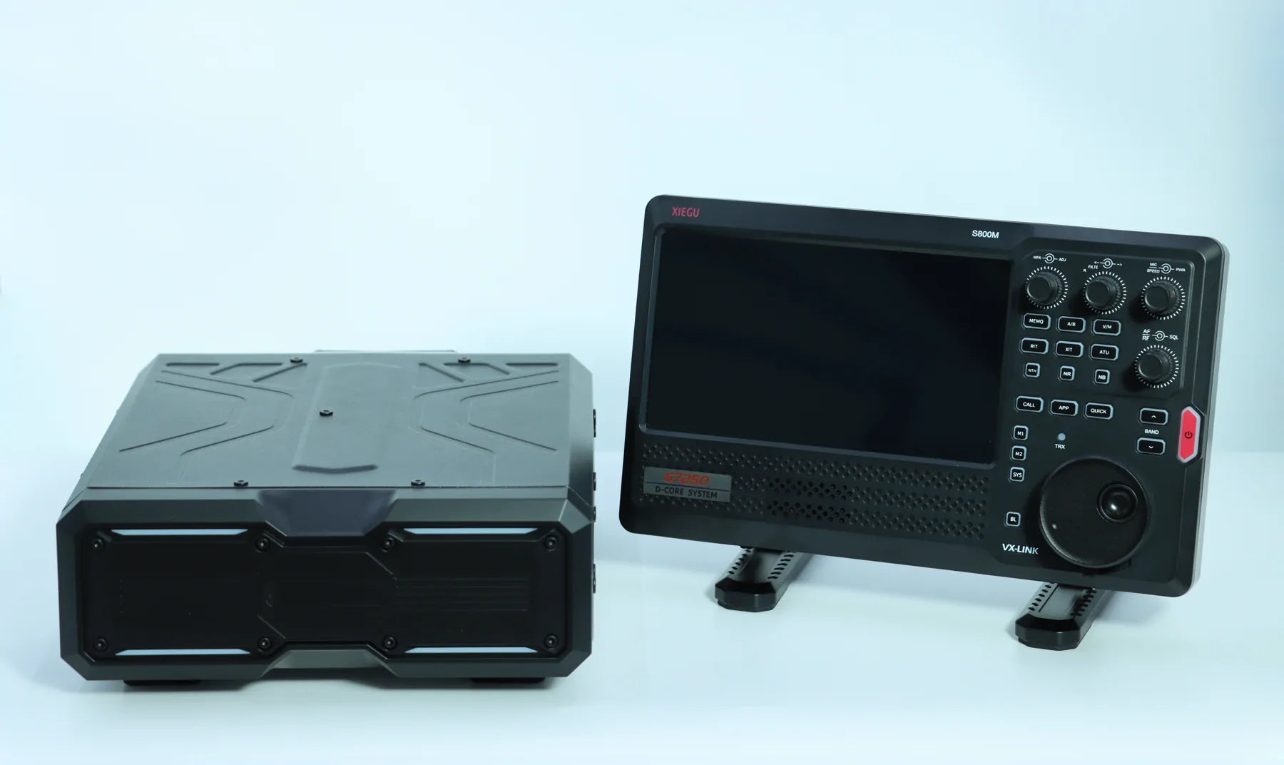 Xiegu G7250 S800M controller positioned beside the main RF unit